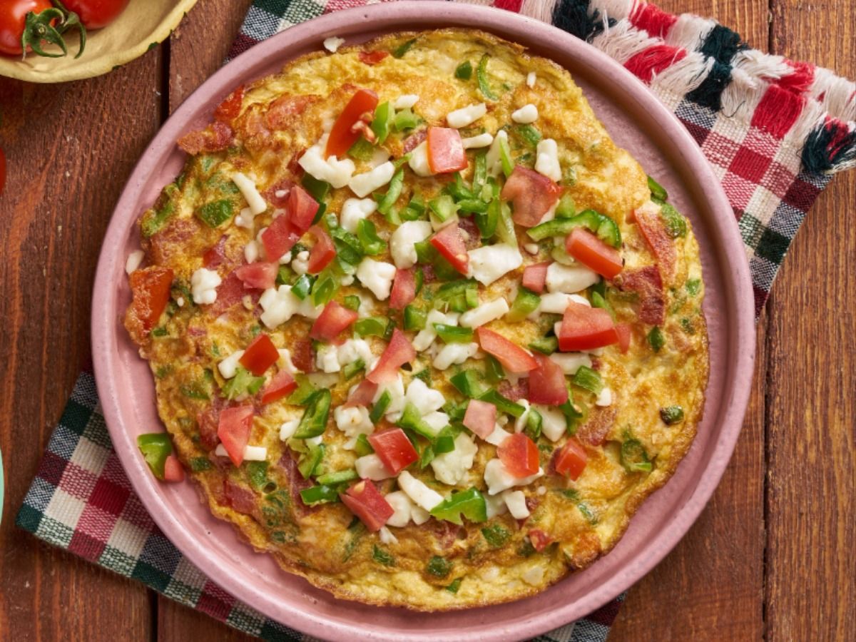 Omelette pizza plate
