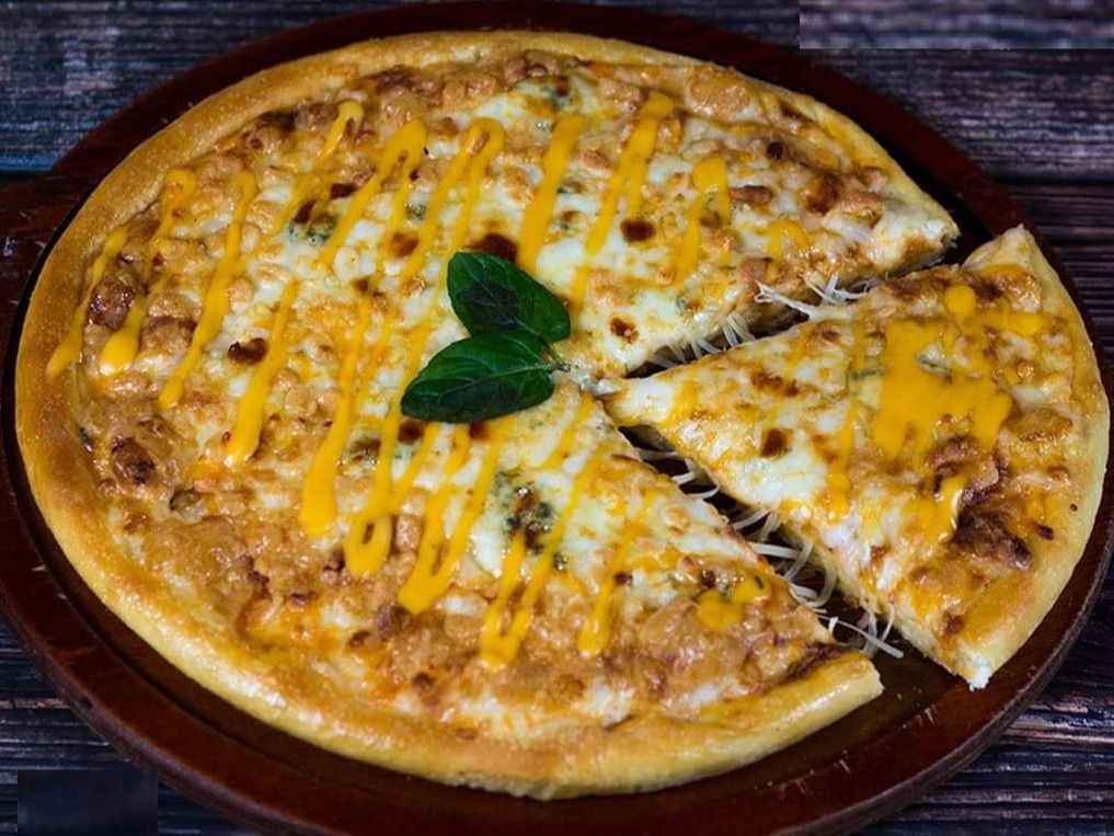Cheese Lovers Stuffed Crust Pizza