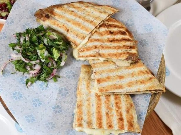 Arayes Soujouk With Cheese