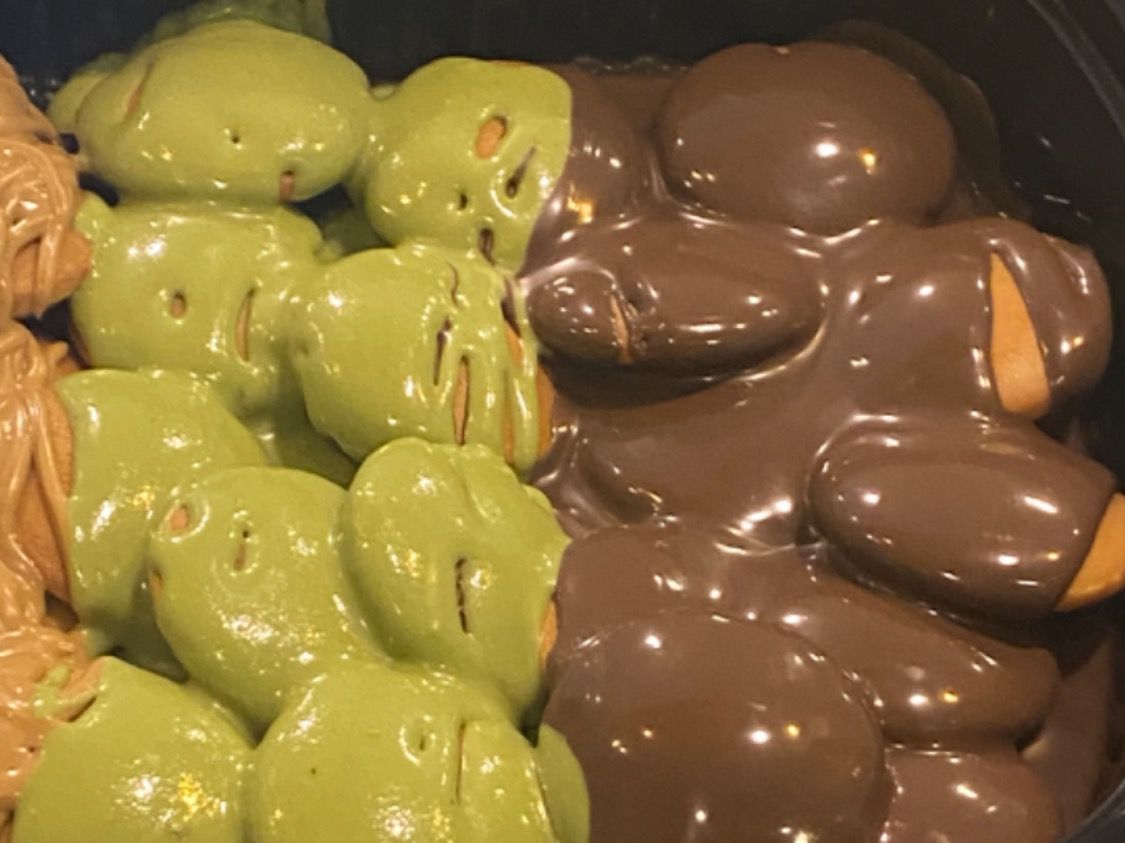 25 Mini Pancake Mix with Nutella and Pistachio Spread