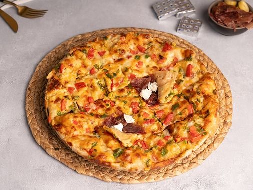 Pastrami Kiri Pizza Oriental