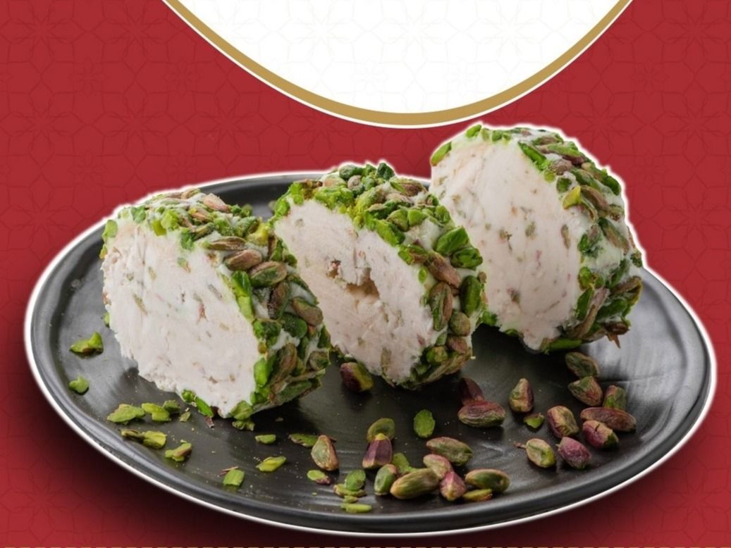 Arabic Ice Cream Roll With Cream And Pistachios