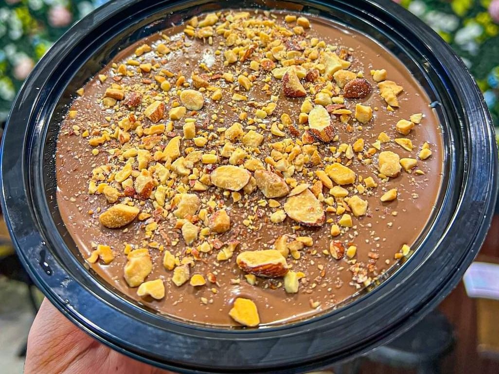 Roz B-Laban With Nutella&Nuts