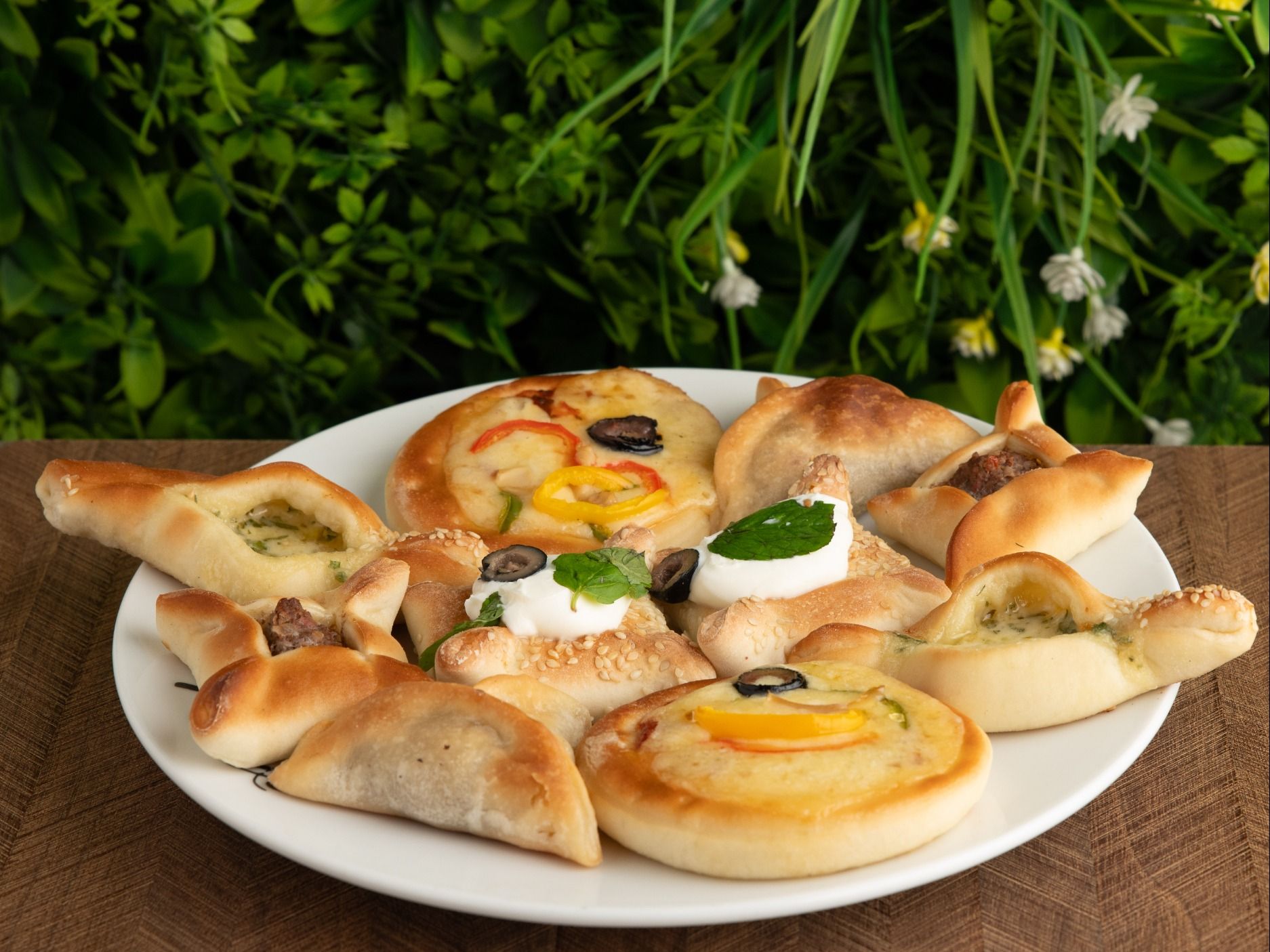 Mix Pastries Platter 10 Pcs