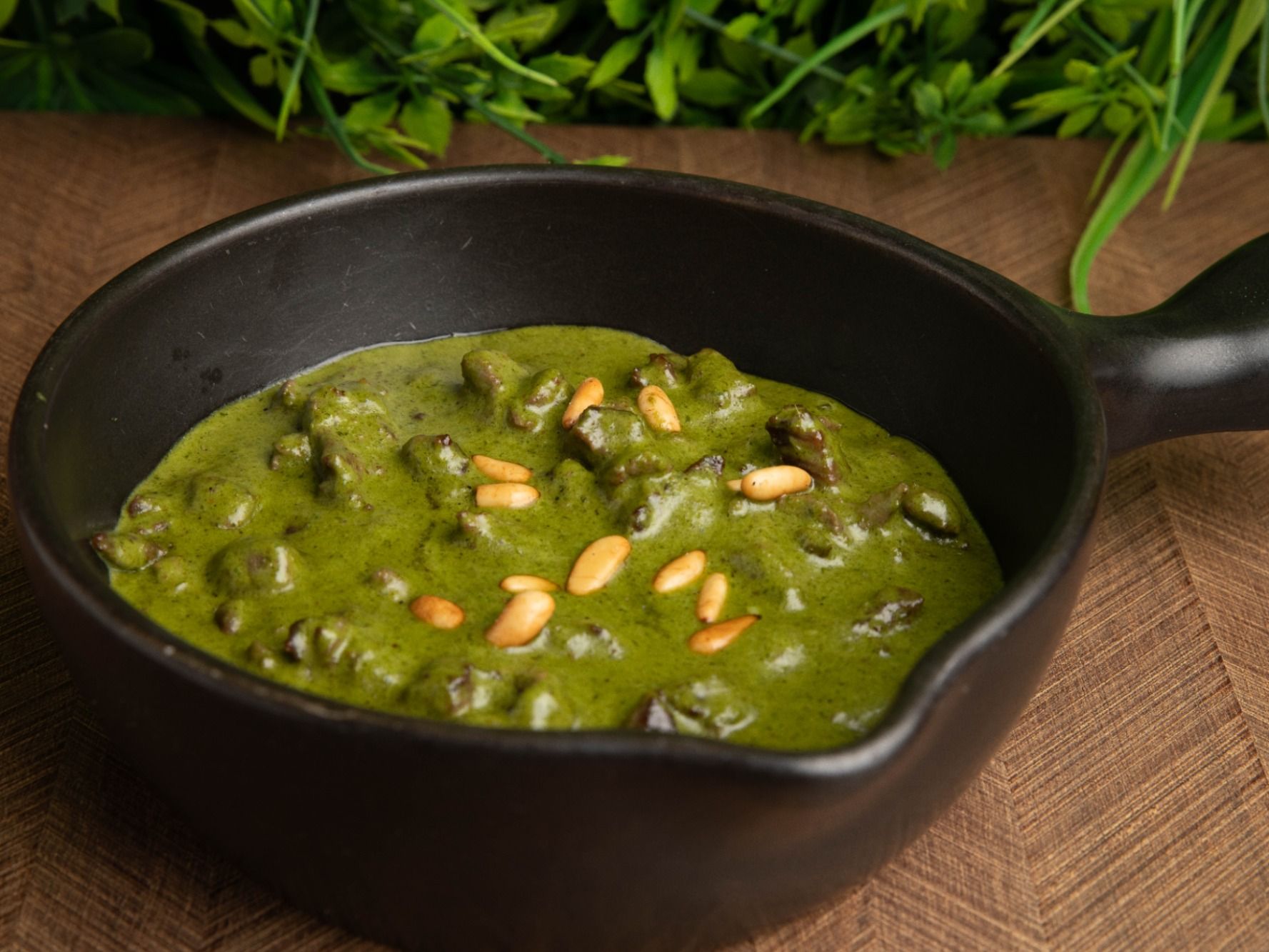 Lahmeh Ras Asfour With Pesto