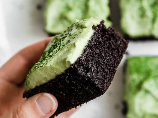 Brownies With Pistachio Cream Souce