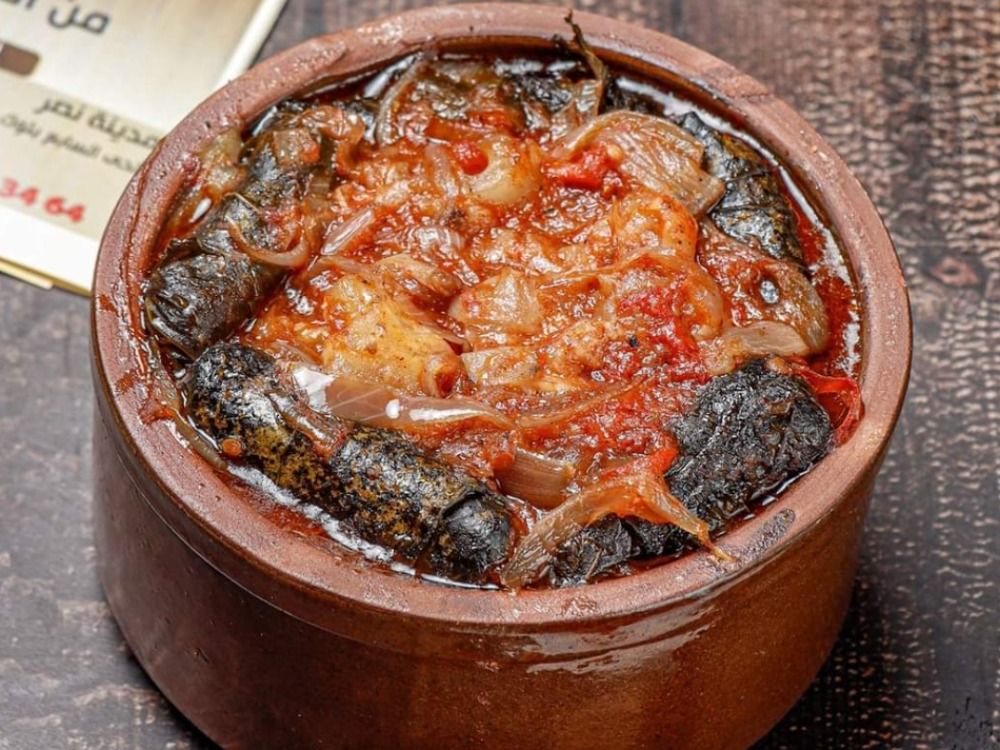 Knuckles with grape leaves onions