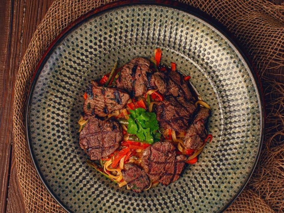 ASIAN BEEF NOODLE