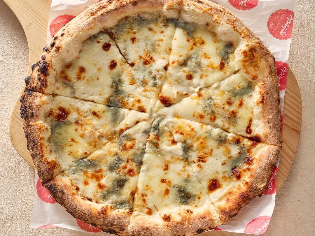 Quattro Formaggi Pizza 4 Cheese