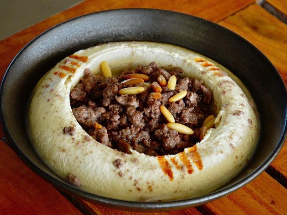 Hummus with minced meat