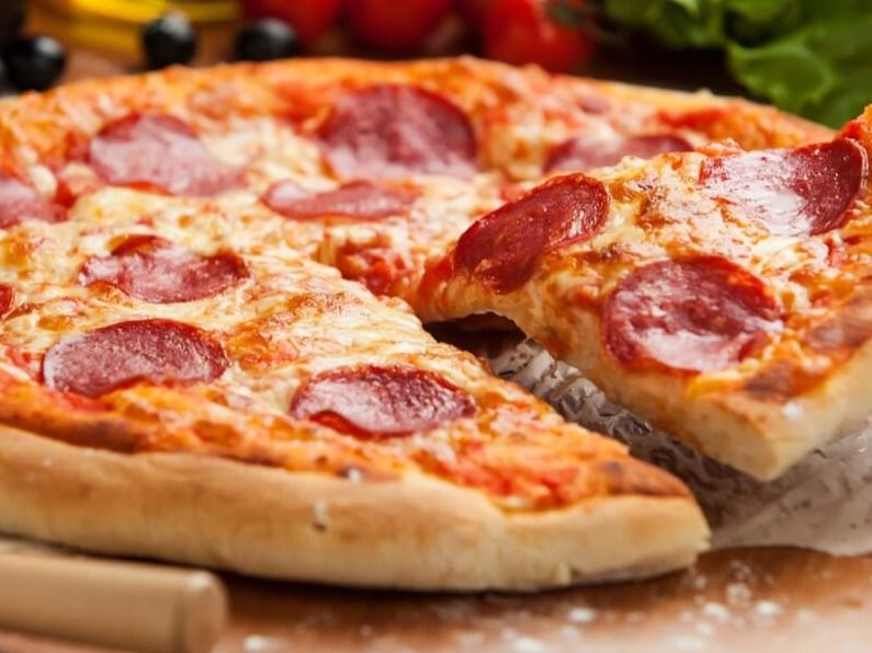 Salami Pizza