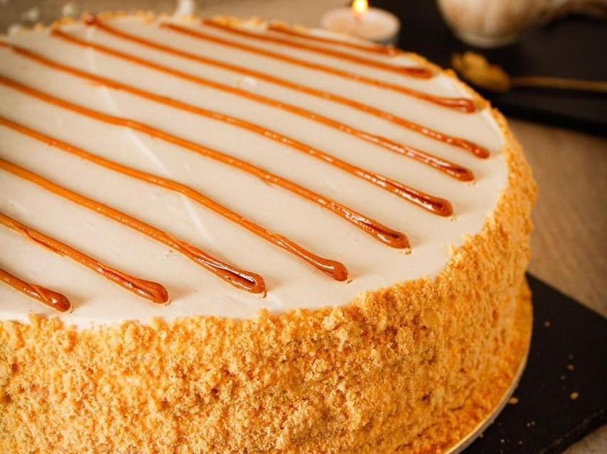 Honey cake with lotus cream