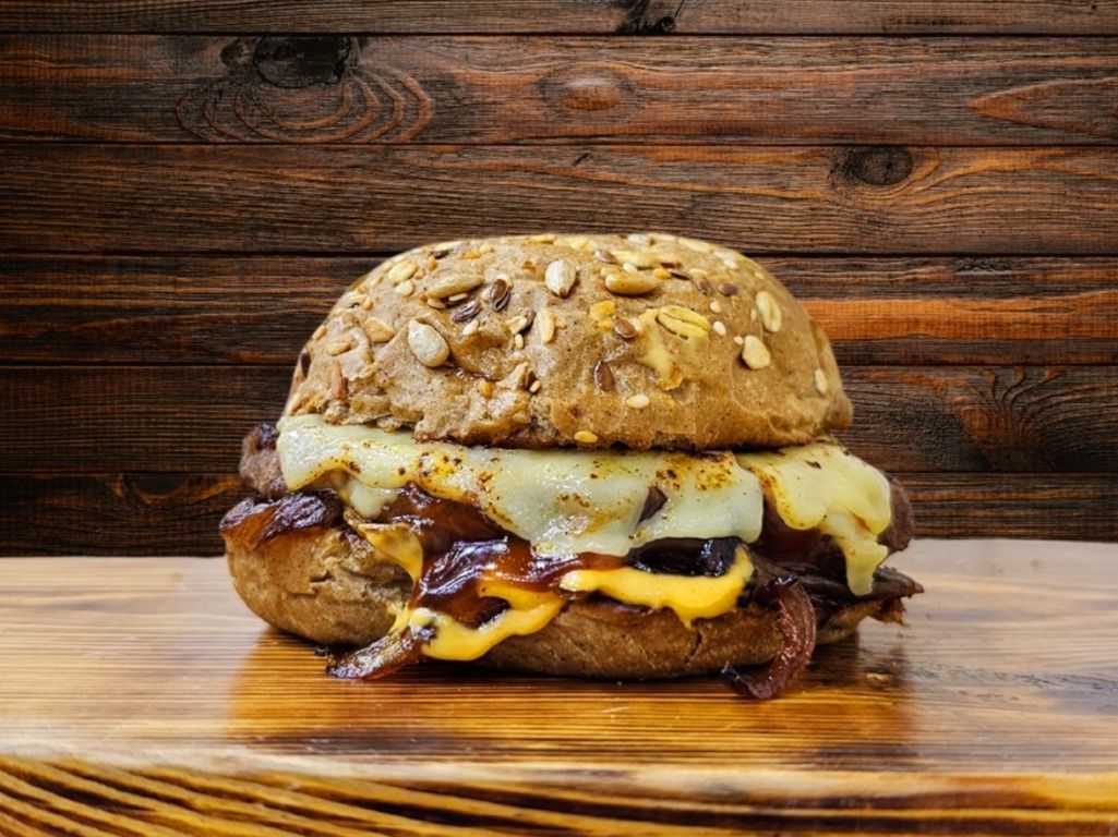 Beef Burger W Carmelized Onions