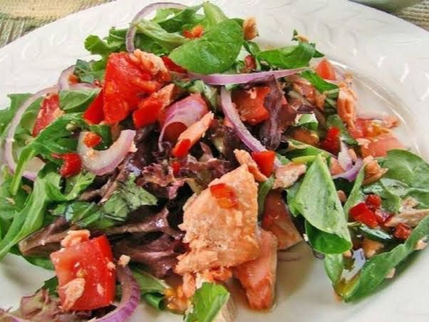 25. Salad Salmon Yang