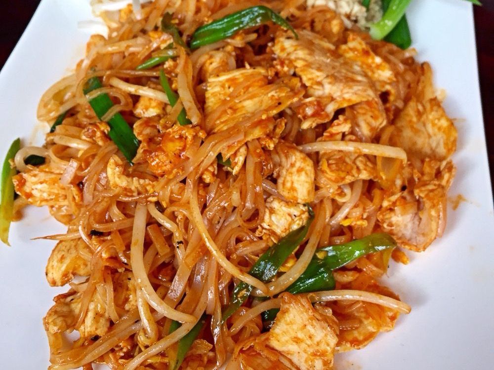 67. Pud Thai Koong Sod (Chicken)