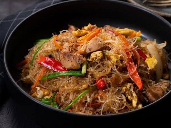 73. Pud Woonsen Talay (Chicken)