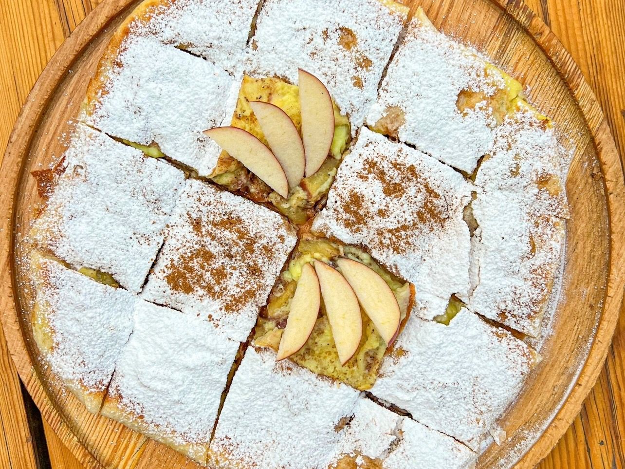 Apple cinnamon pie
