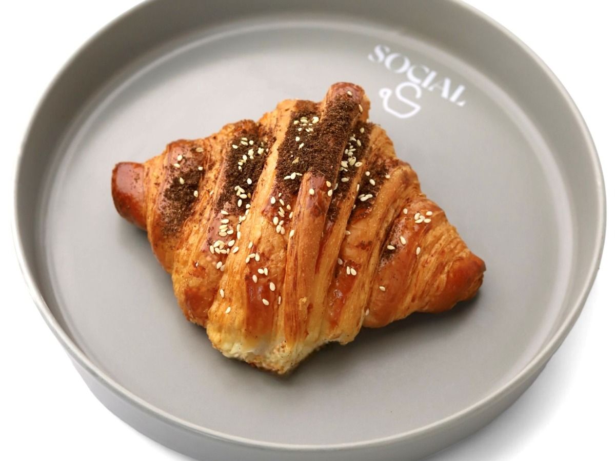 Zaatar & Cream Cheese Croissant