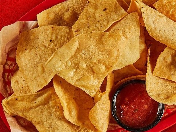 nacho chips & salsa