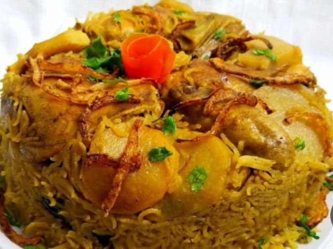 Palestinian Maqluba, quarter chicken and thigh
