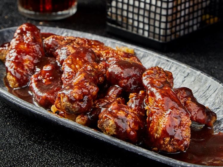 12 Pieces Chicken Wings with Side Dish