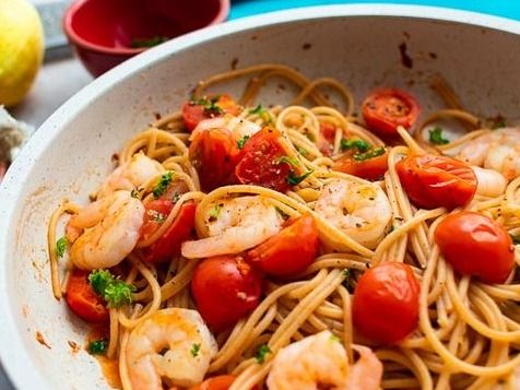 Spaghetti with Shrimp and Tomato