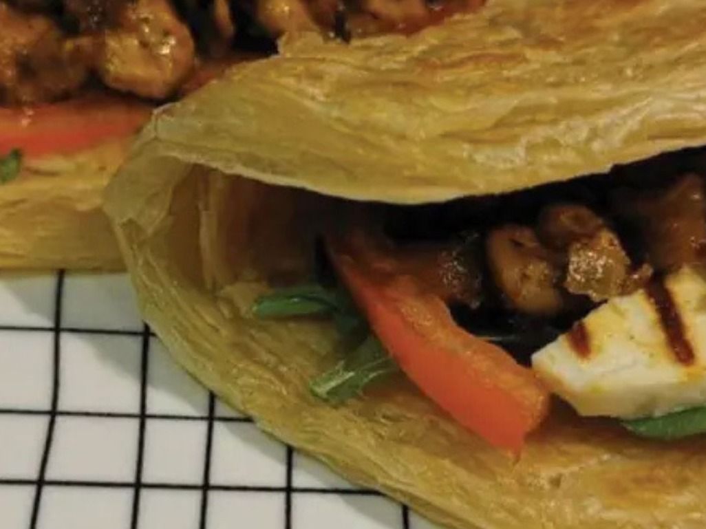 Egg Paratha Burger