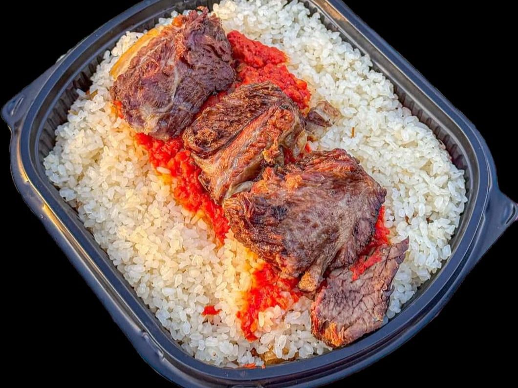 Fatteh meal with roasted meat