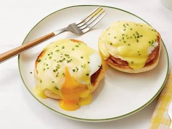 Eggs Benedict Hollandaise
