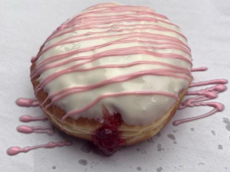 Double Stuffed Tasty Shell With Strawberry And Custard