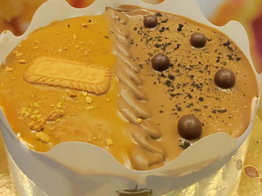 26 Half Nutella and Half Lotus Cake