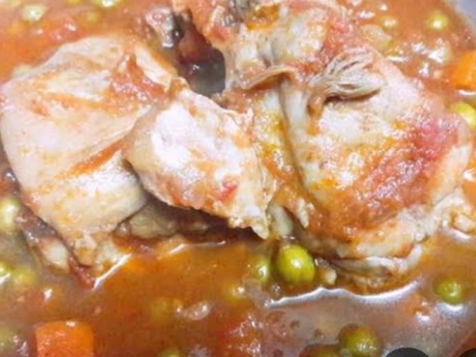 Peas With Carrots And Potatoes With Half Chicken
