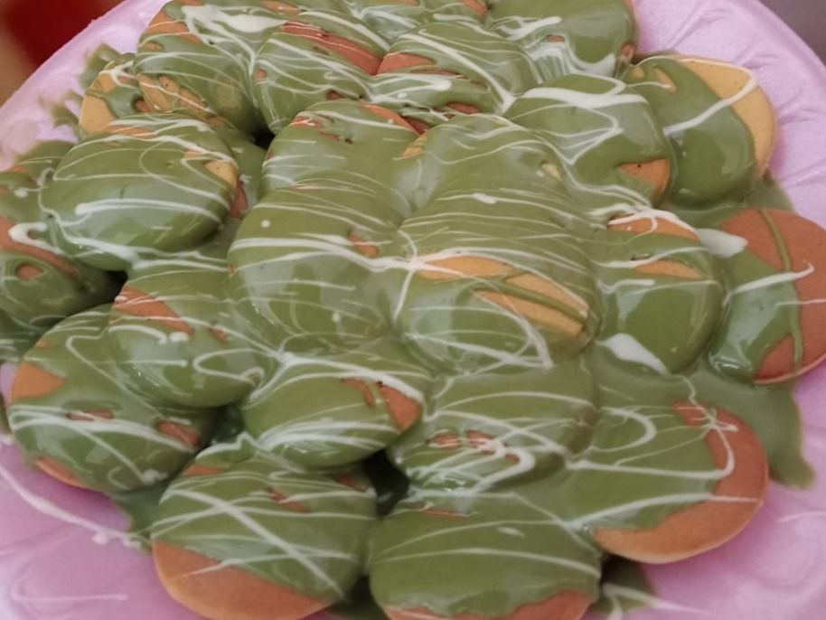 25 pieces Pistachio Pancake