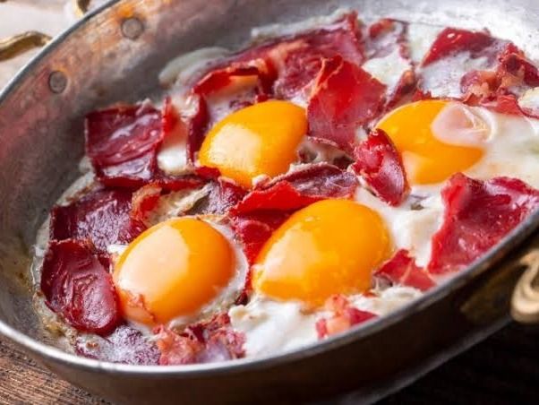 Omelette Pan With Pastrami, Ghee, Vegetables And Olives