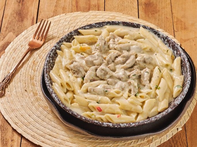 White Sauce Pasta With Chicken