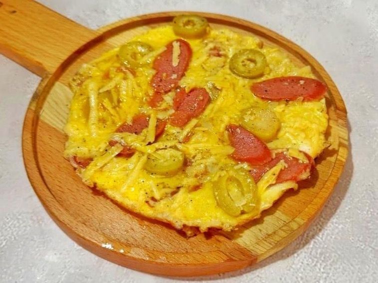 Sausage and Mixed Cheese Omelette