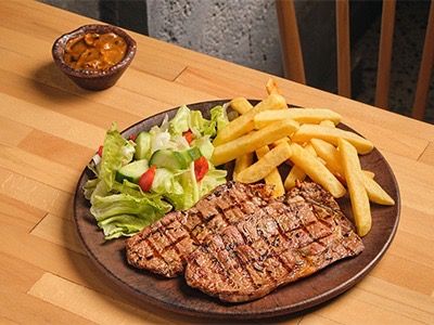 Steak and Fries with Pepper Sauce