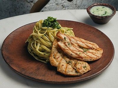 Chicken with Spinach Fettuccine Pasta