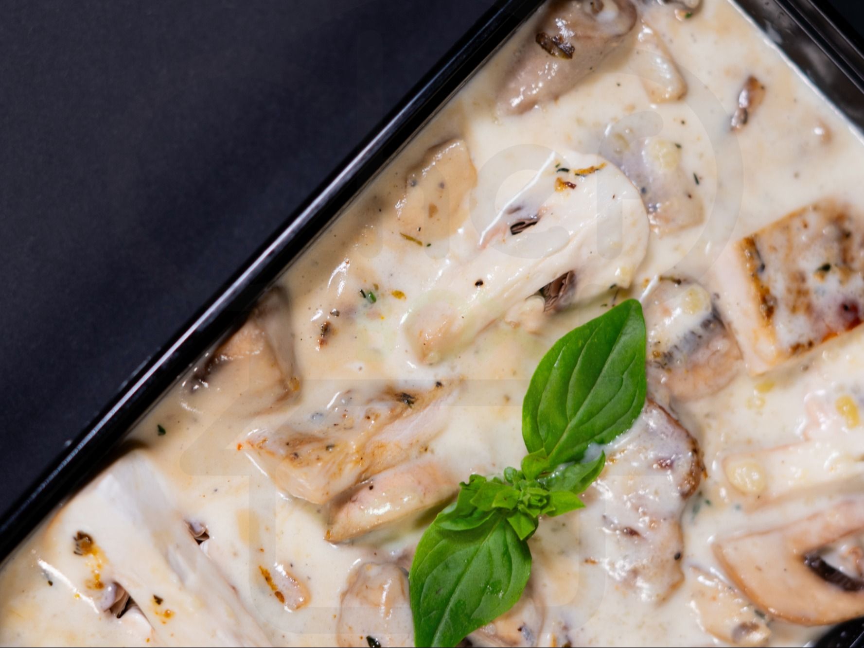 Chicken With White Mushroom Sauce