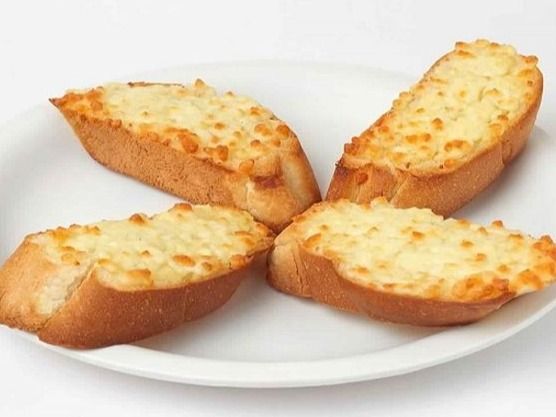 Garlic Bread With Mozzarela And pepperoni Suprime