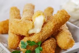 3 mozzarella cheese sticks