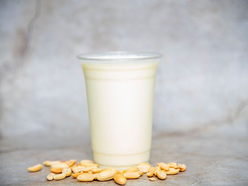 Peanut drink with vanilla
