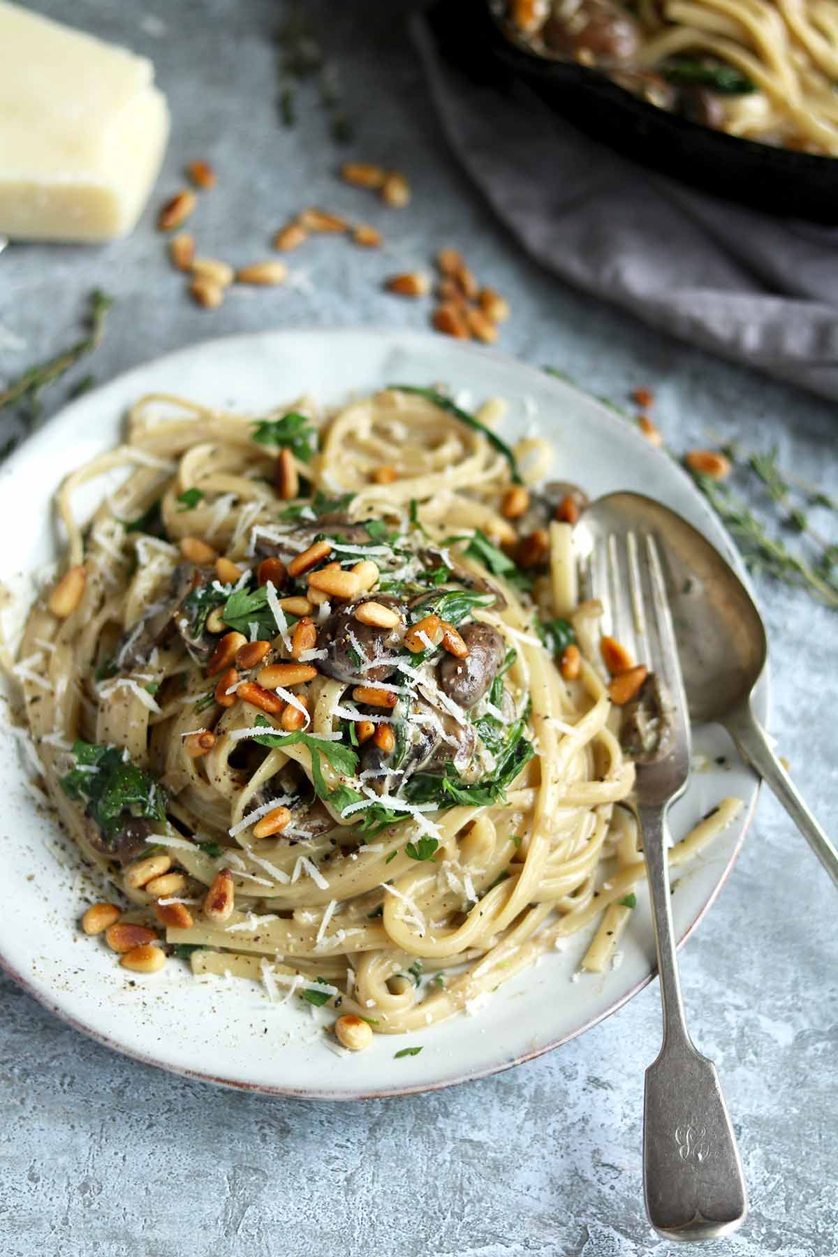 Creamy Spinach And Mushrooms Pasta