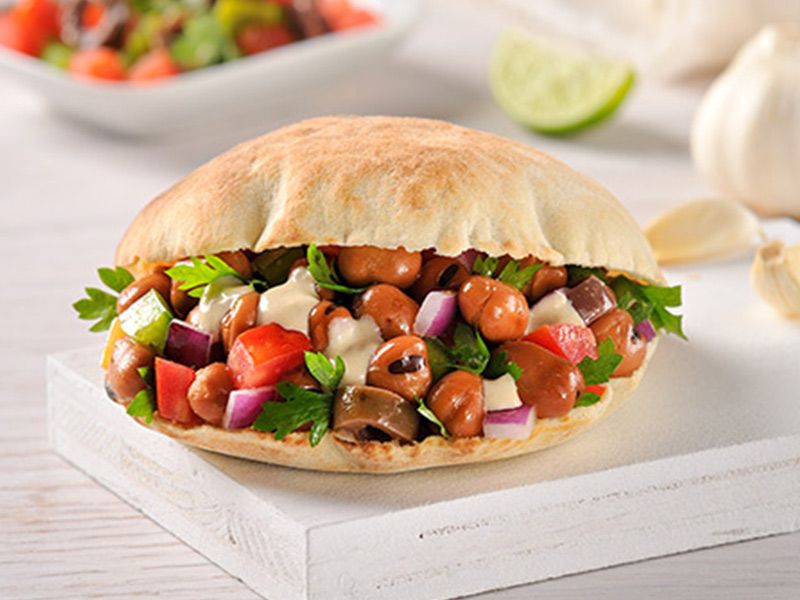 Foul sandwich with basturma
