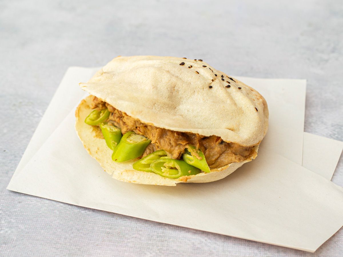 Foul sandwich with olive oil