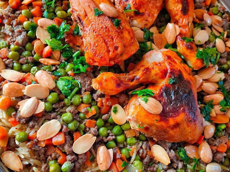 Ouzi With Chicken Platter