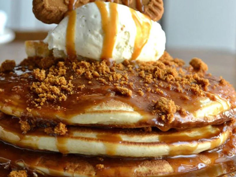 10 pieces of pancake with premium lotus sauce