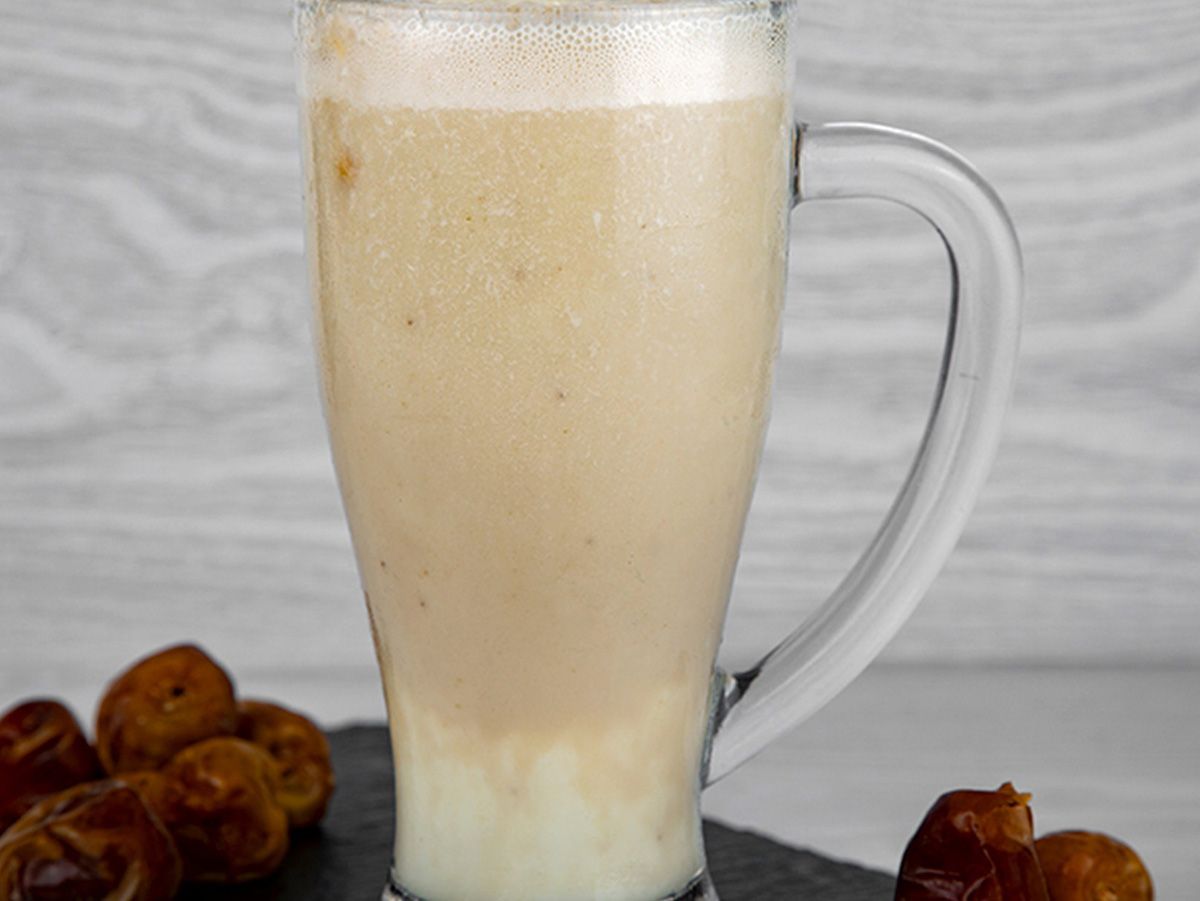 Fresh date juice with milk