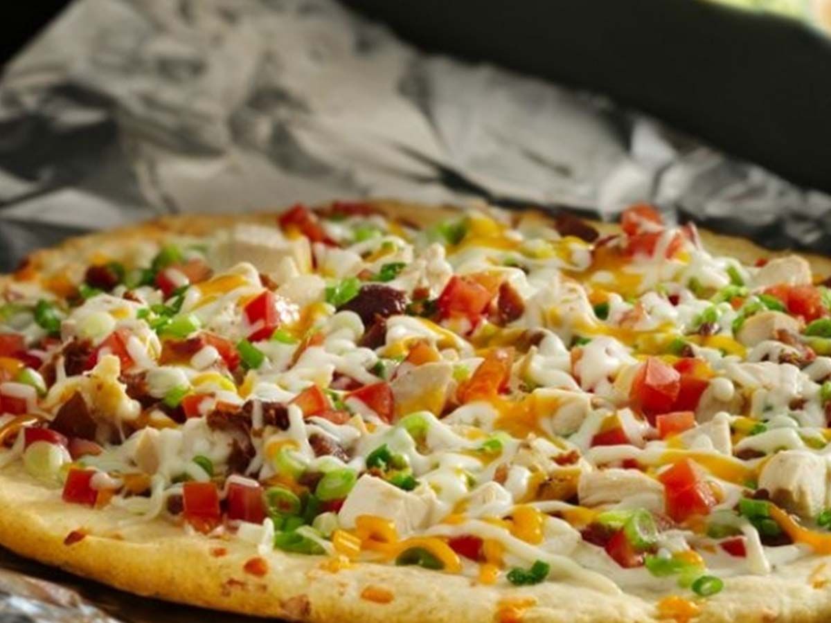 Chicken ranch pizza