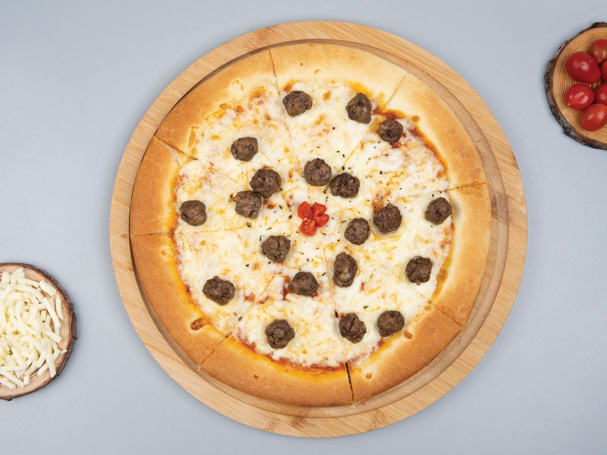 Bolognese pizza